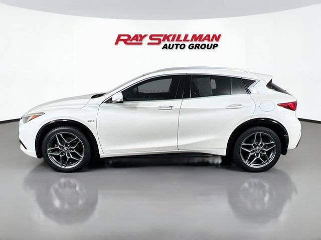 Used 2017 INFINITI QX30 Premium w/ Navigation Package FWD image 4