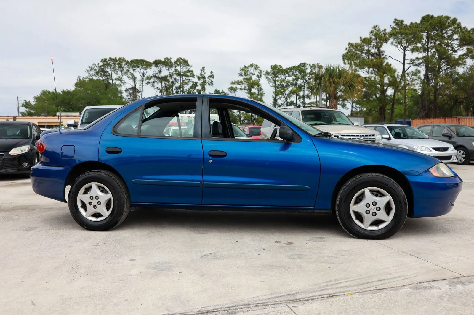 Used 2005 Chevrolet Cavalier Sedan 4D w/ Preferred Equipment Group image 8