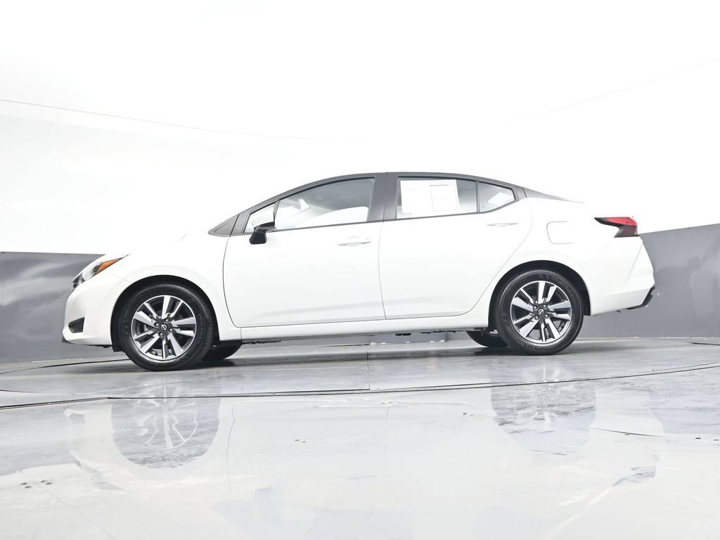 Used 2025 Nissan Versa SV FWD image 34
