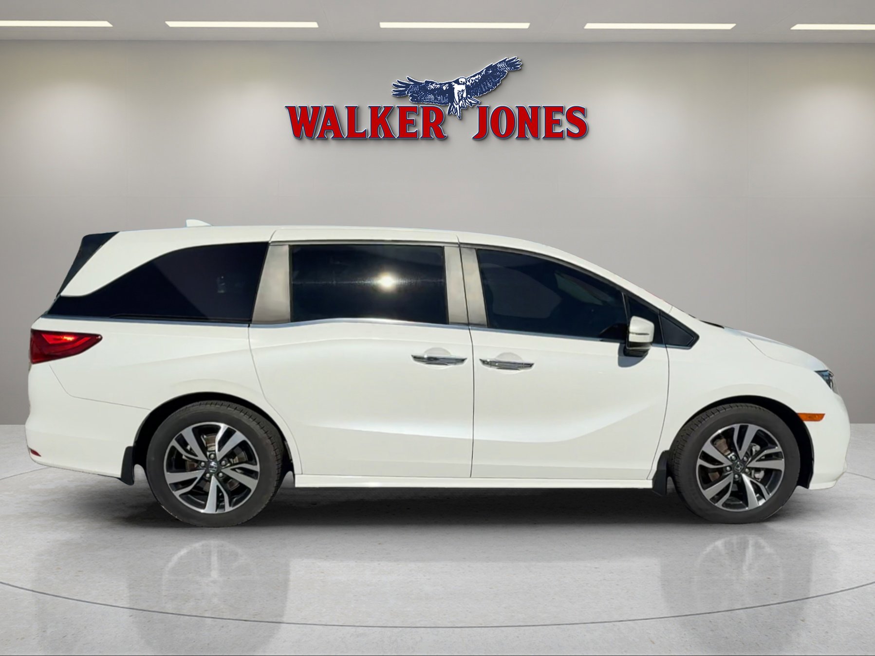Used 2023 Honda Odyssey Touring image 2