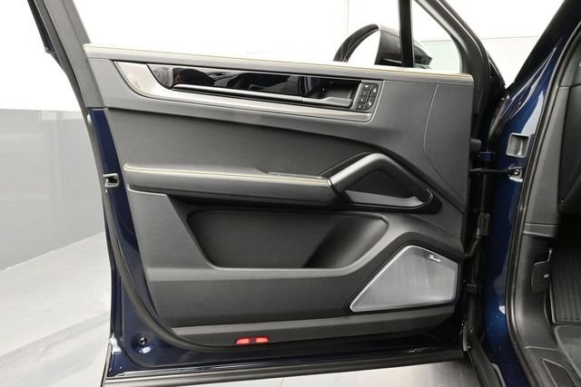 New 2026 Porsche Cayenne Turbo GT AWD/4WD image 7