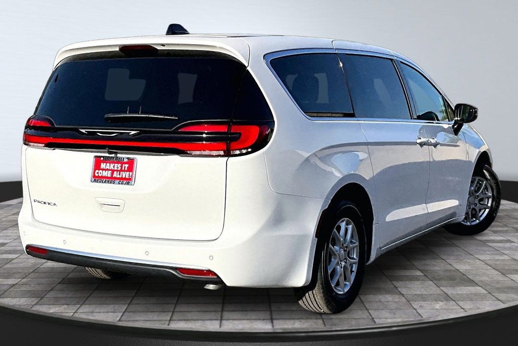 New 2027 Chrysler Pacifica Select FWD image 23