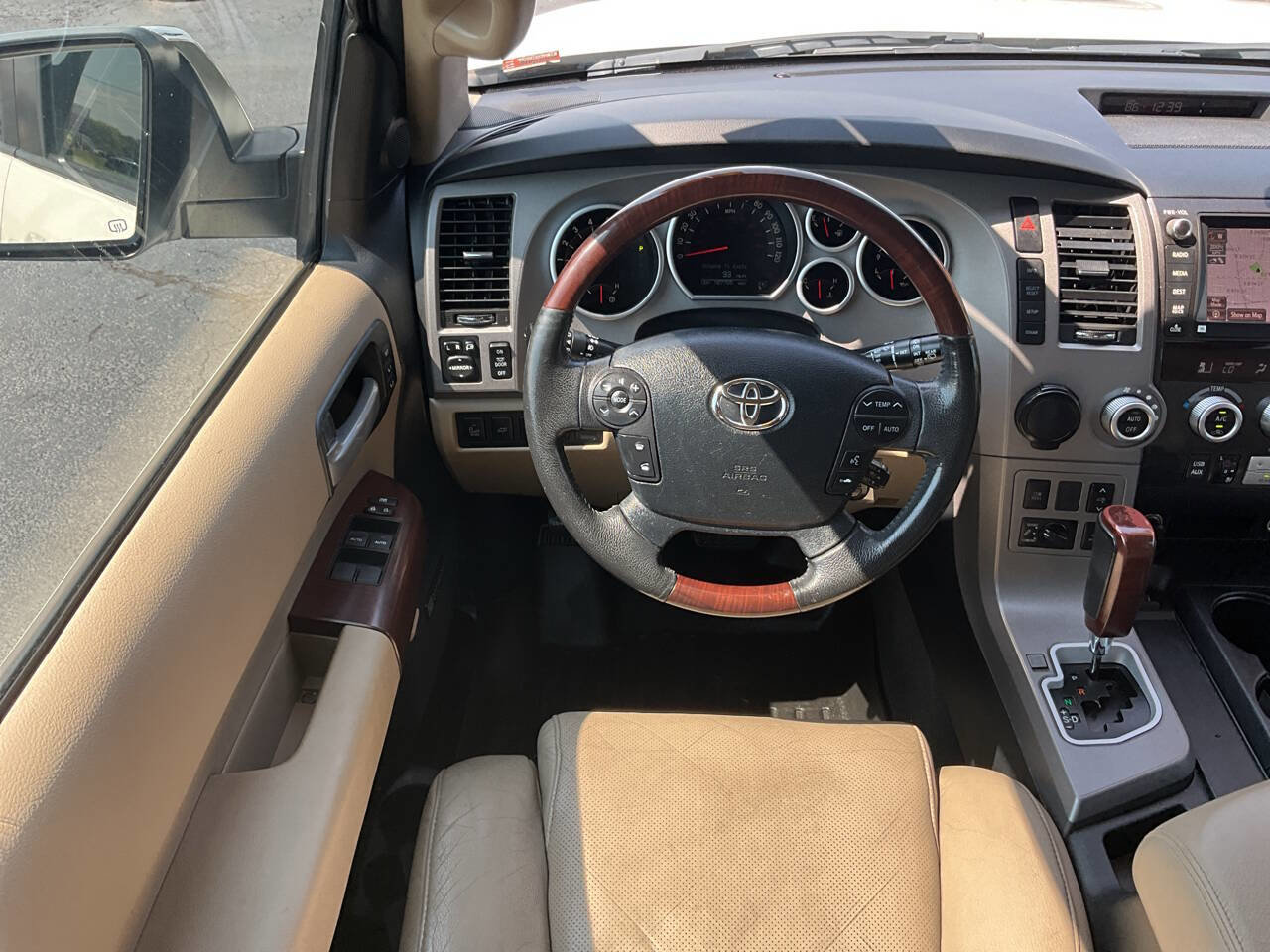 Used 2013 Toyota Sequoia Platinum image 27