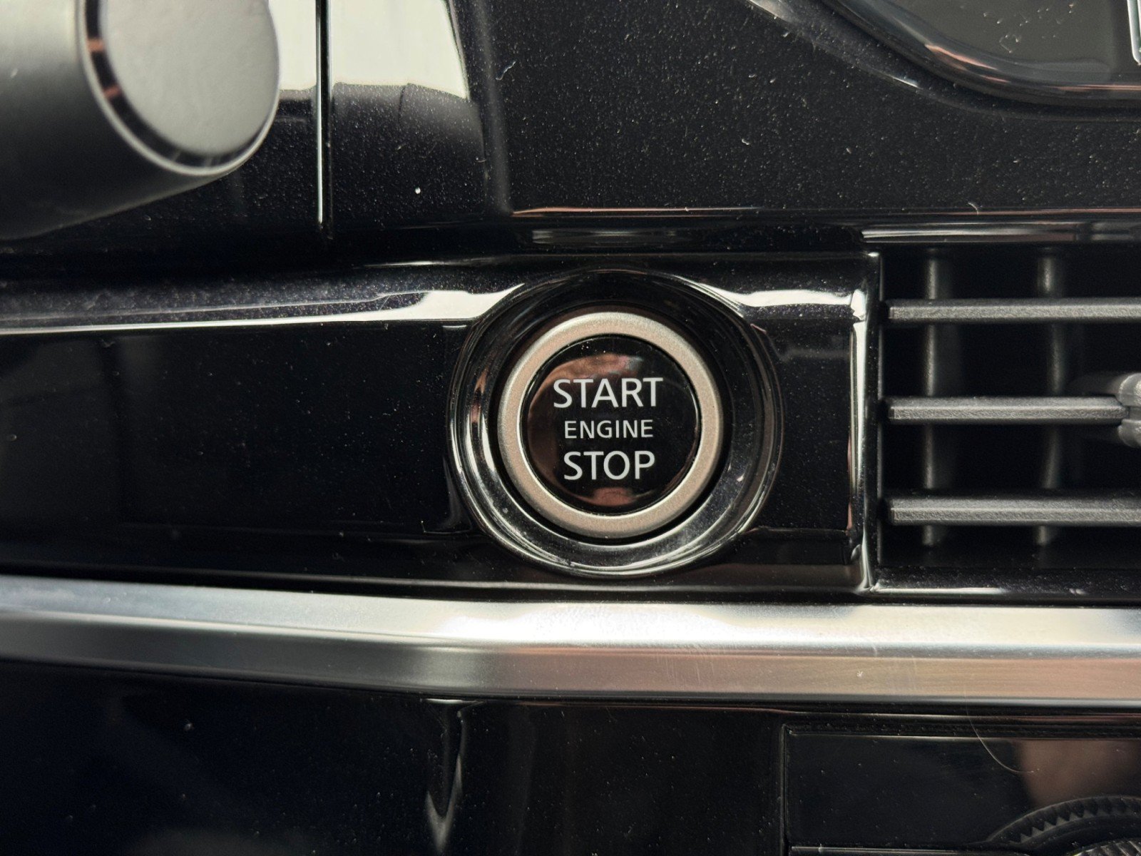 Used 2022 Nissan Pathfinder SL w/ SL Premium Package FWD image 22