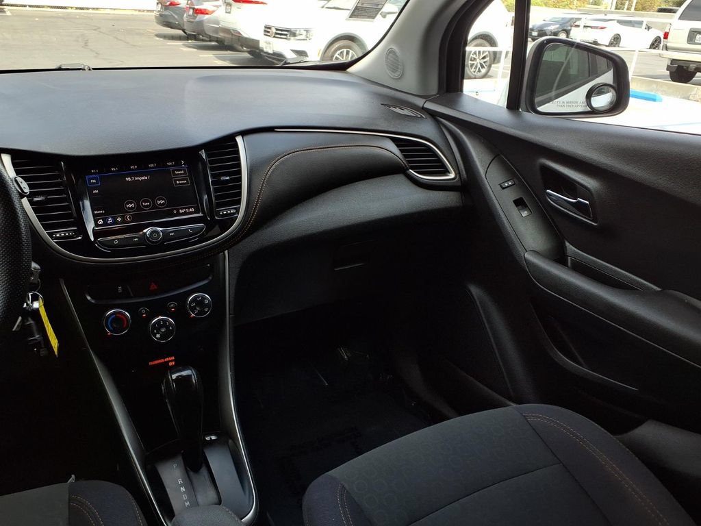 Used 2020 Chevrolet Trax LS FWD image 31