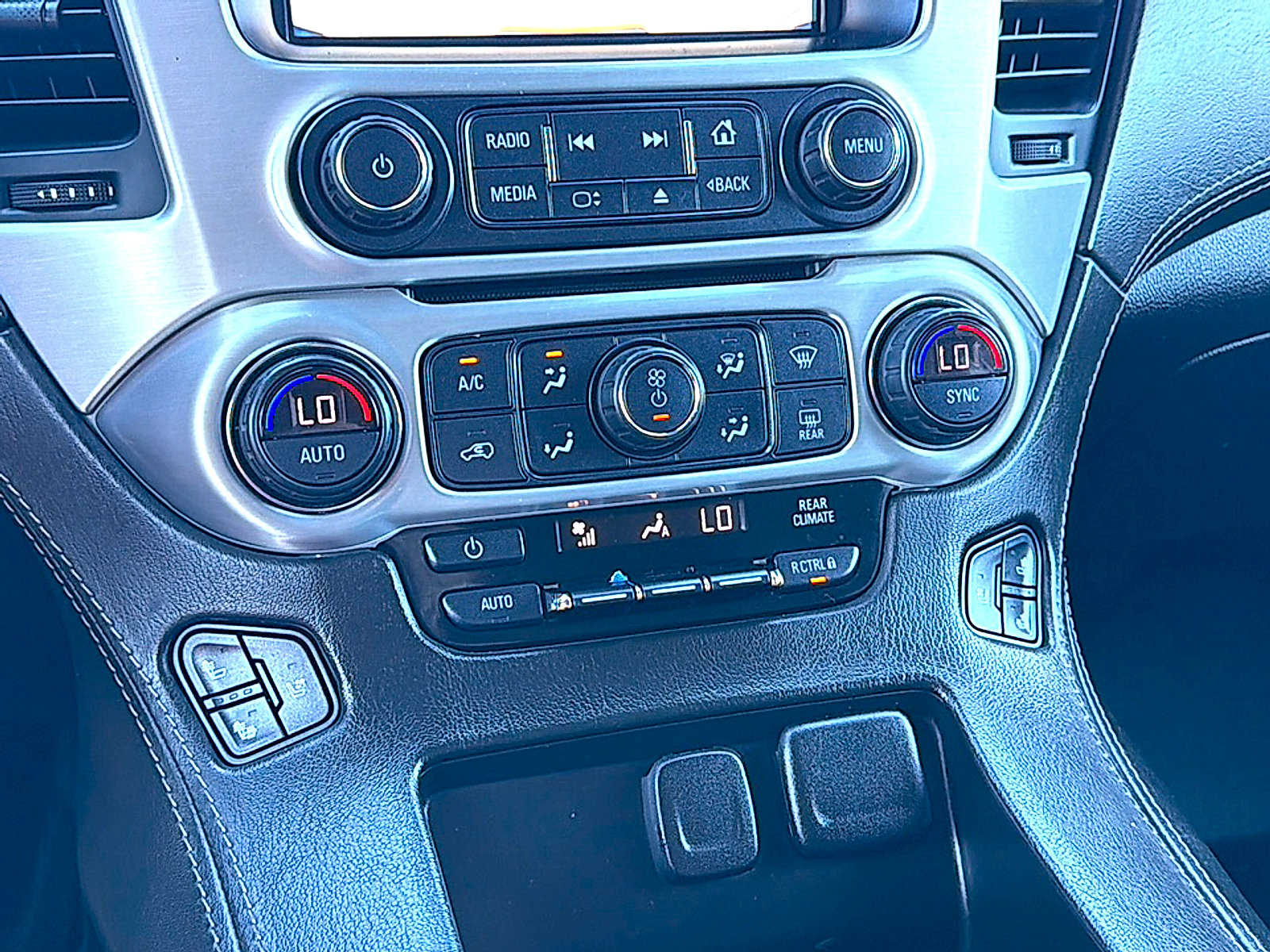 Used 2020 GMC Yukon XL SLT AWD/4WD image 38