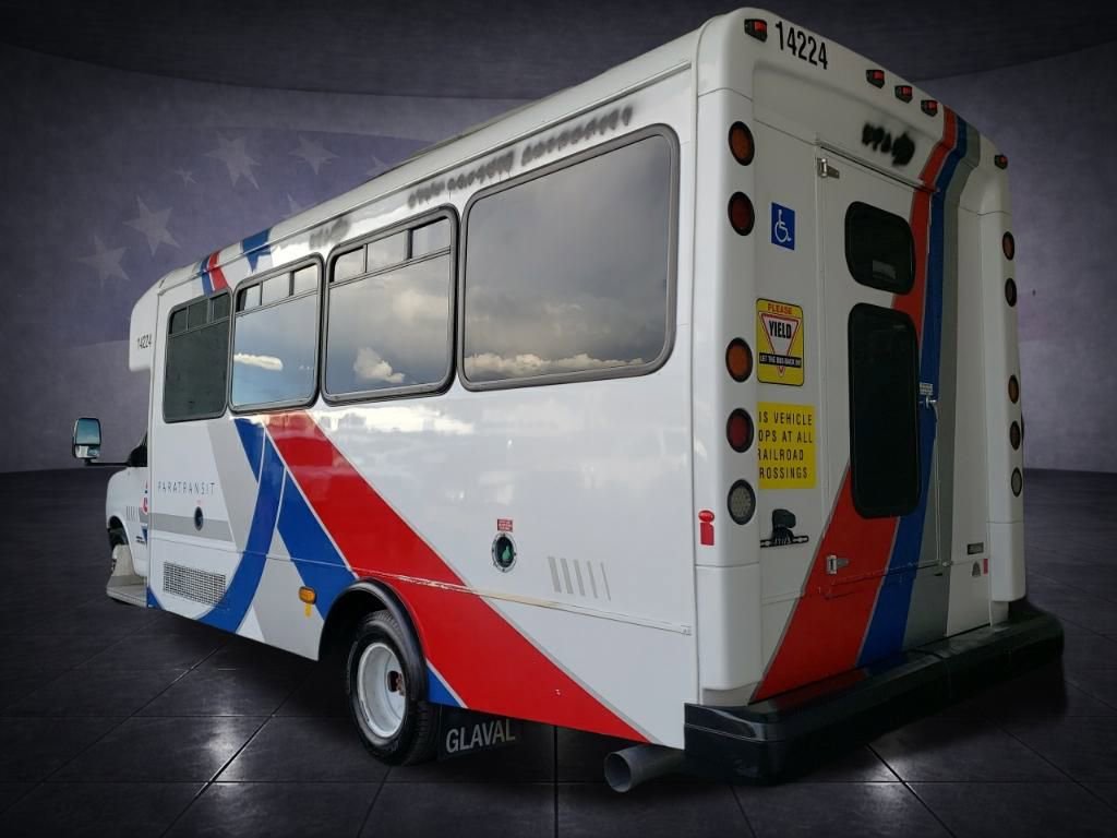 Used 2015 Chevrolet Express 4500 w/ Shuttle Bus Package RWD image 3