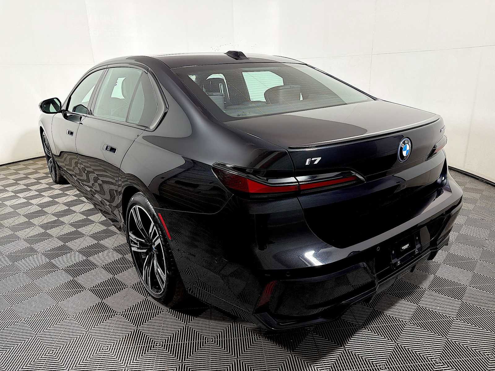 Certified 2023 BMW i7 xDrive60 w/ Executive Package 2 image 5