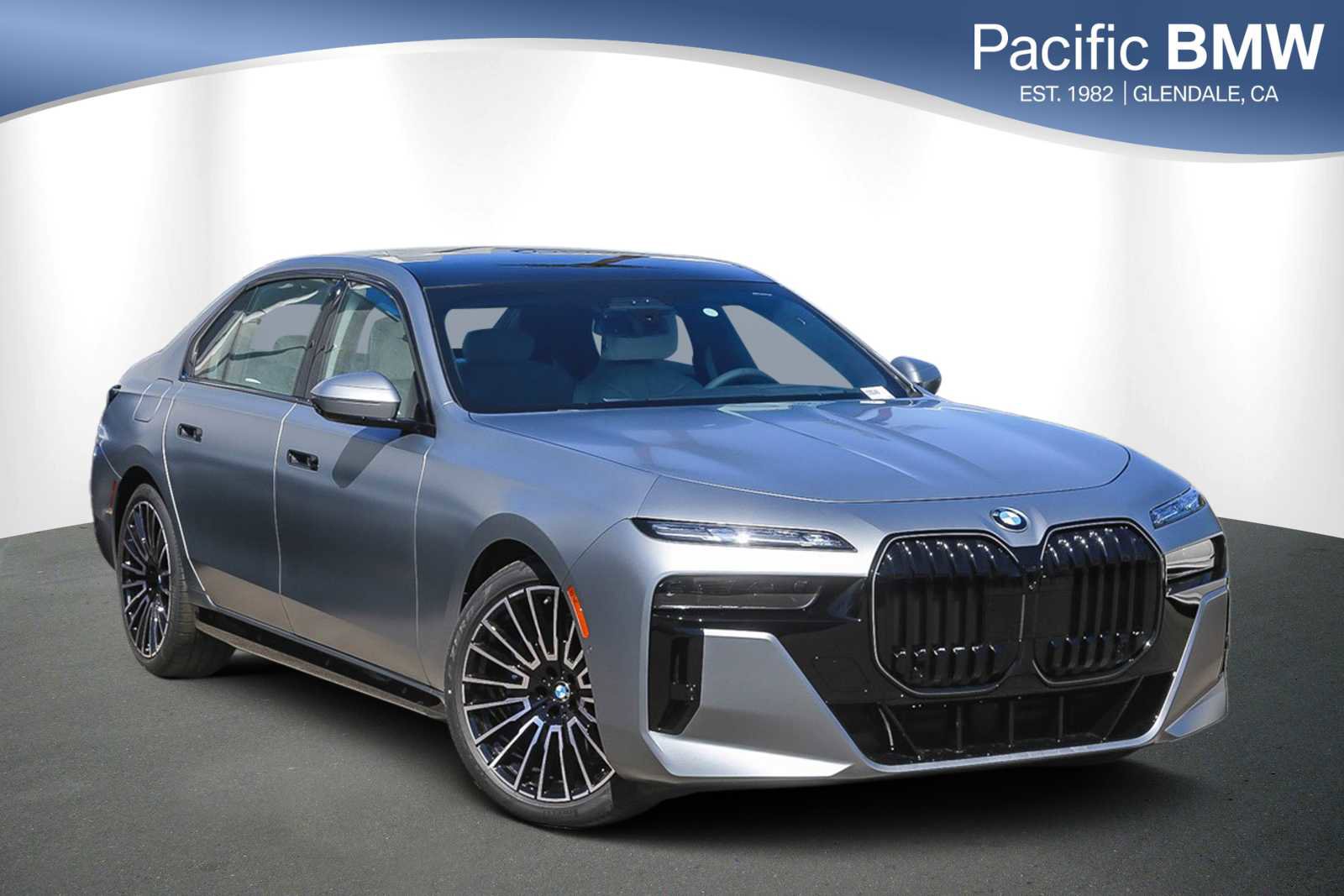 New 2025 BMW 760i xDrive w/ Executive Package