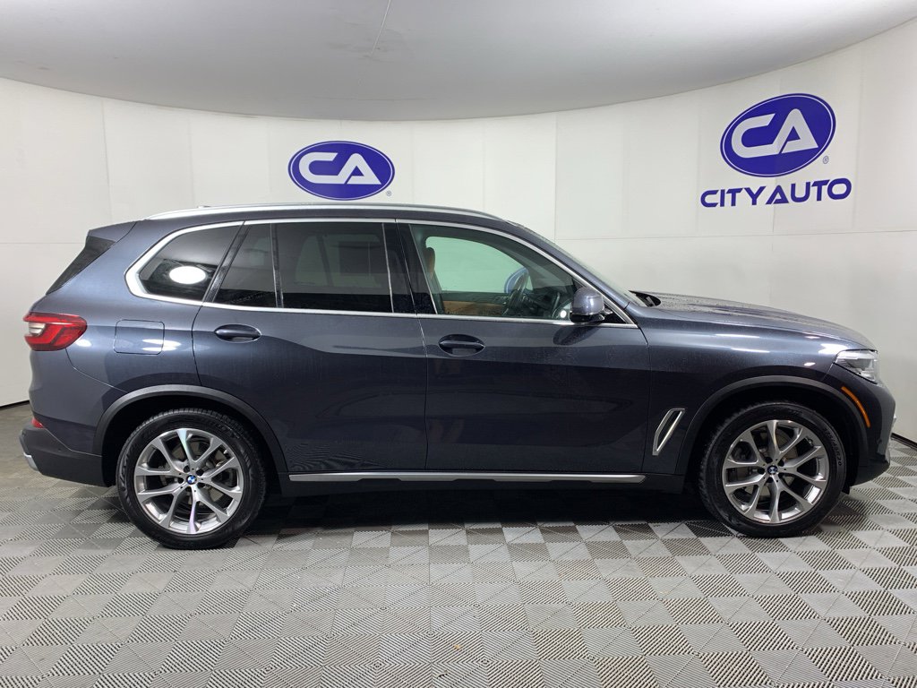 Used 2022 BMW X5 sDrive40i w/ Luxury Seating Package image 2