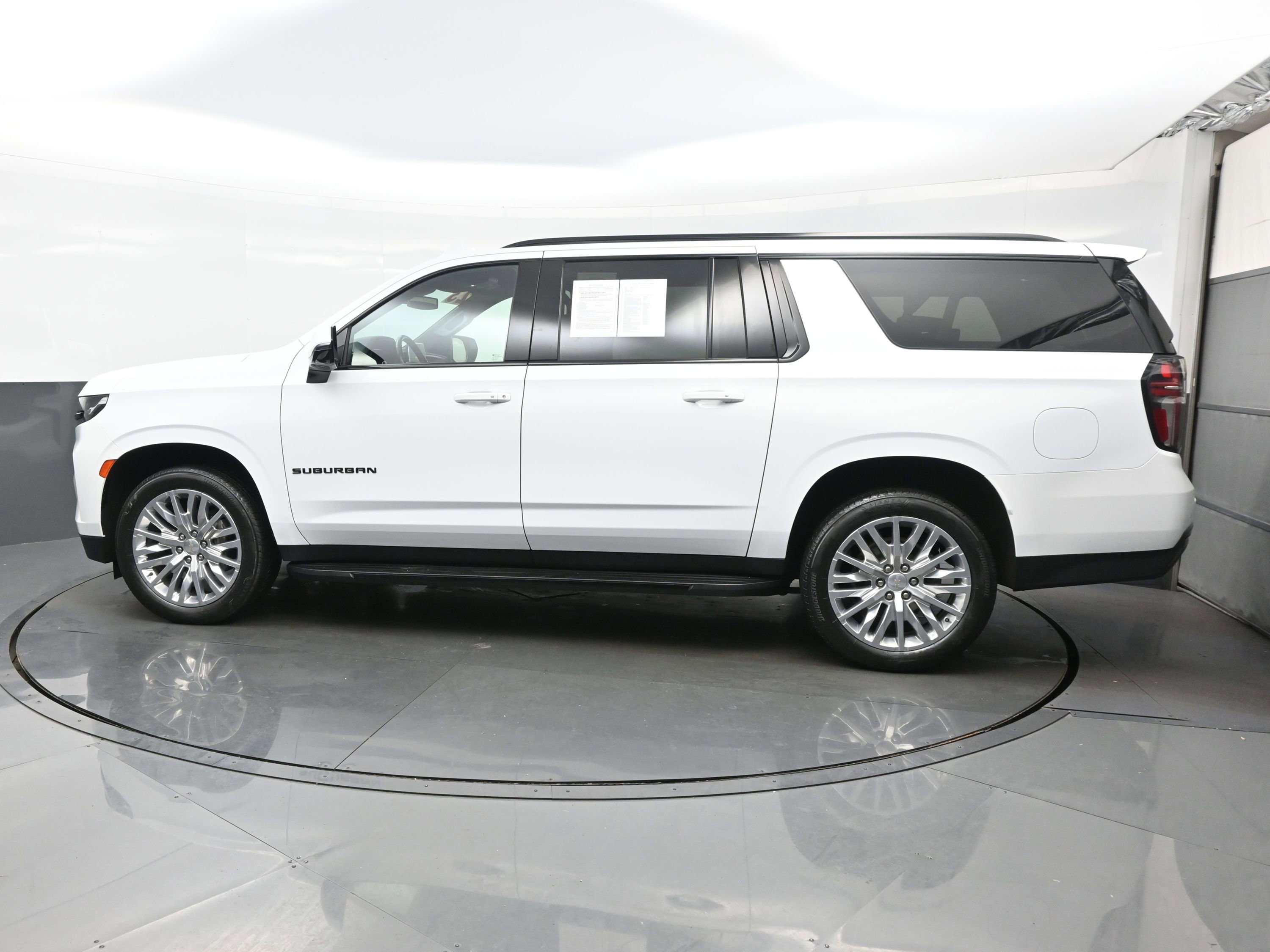 Used 2023 Chevrolet Suburban RST w/ Luxury Package image 3
