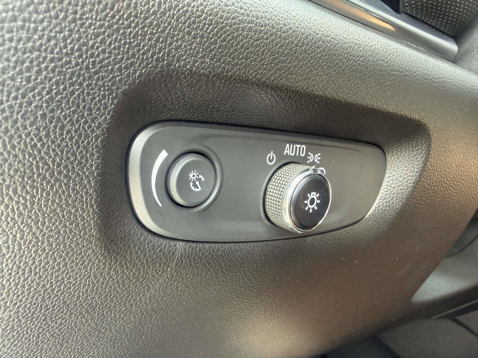 Used 2022 Chevrolet Traverse Premier w/ Redline Edition FWD image 19