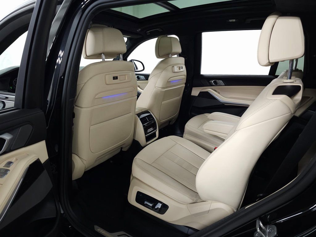 Used 2021 BMW X7 M50i image 44
