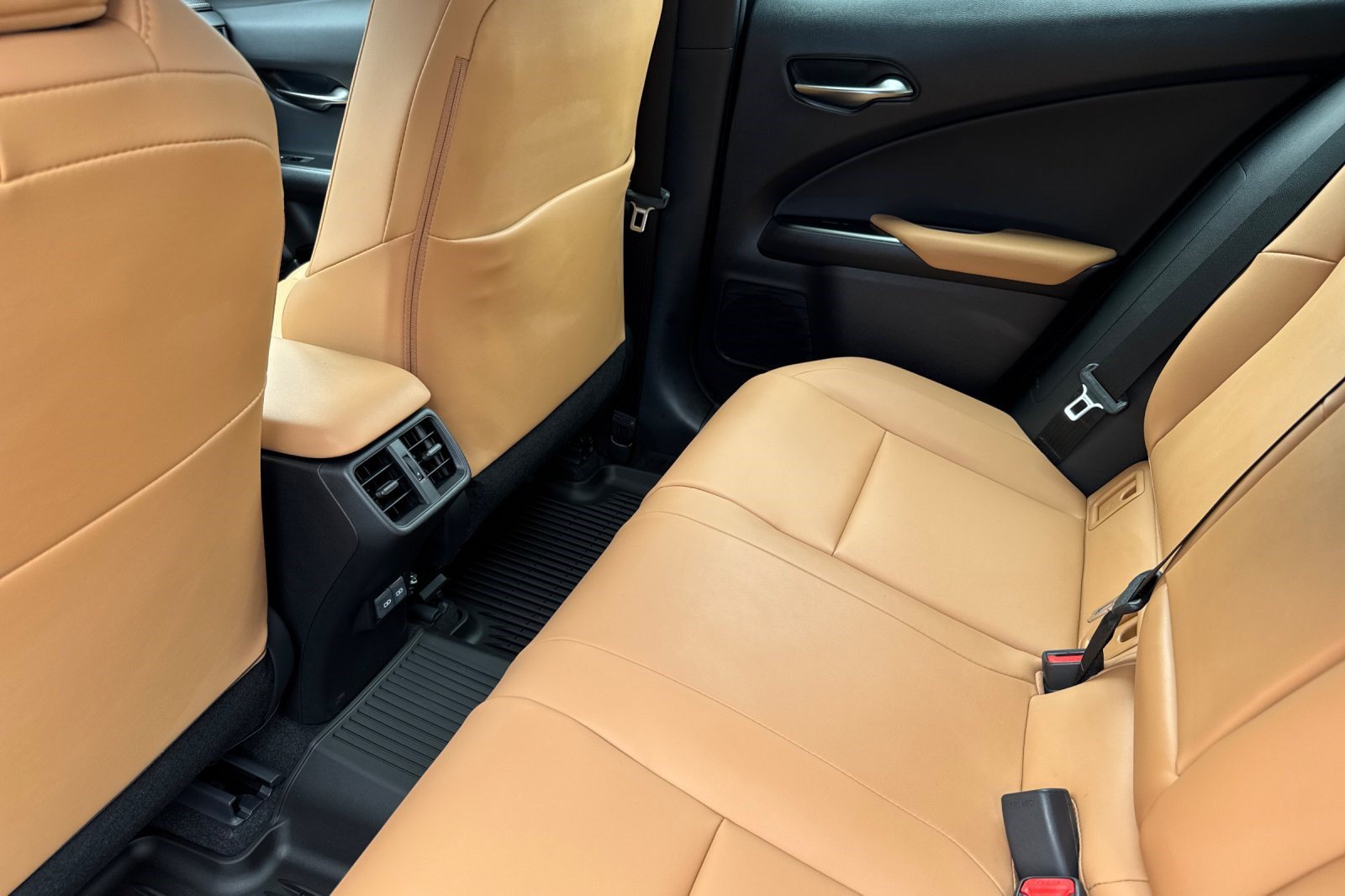 Used 2026 Lexus UX 300h AWD w/ Accessory Package (P1) image 15