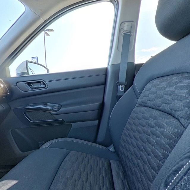 Used 2024 Nissan Pathfinder SV FWD image 26