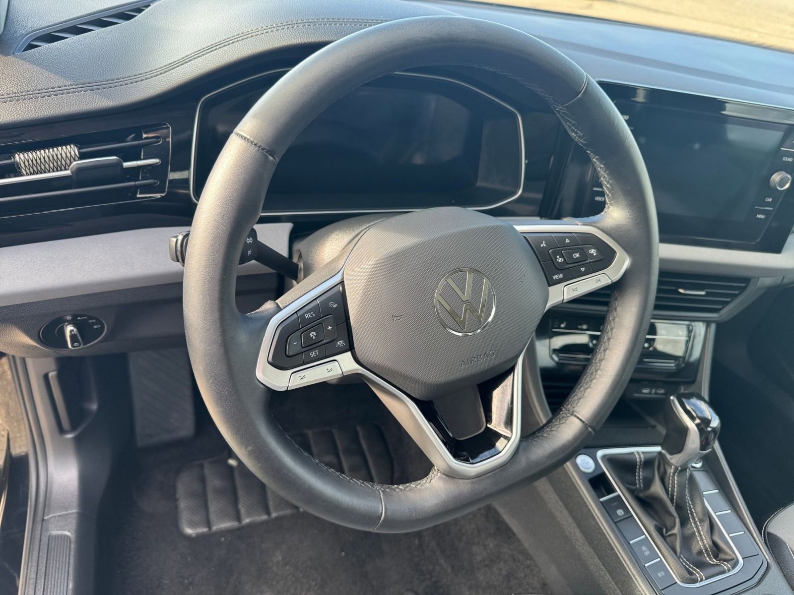 Used 2025 Volkswagen Jetta SE image 28