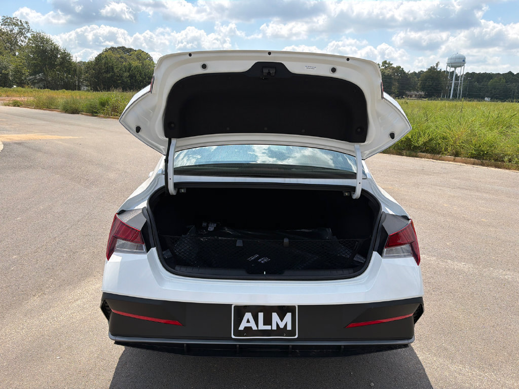 New 2026 Hyundai Elantra SEL Sport FWD image 19