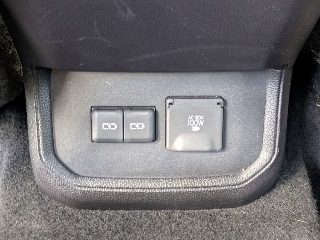 Used 2023 Toyota Highlander Limited FWD image 15