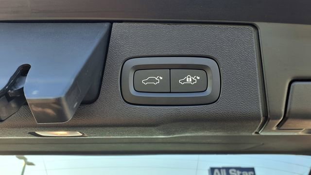 Used 2024 Volvo XC60 B5 Plus image 11