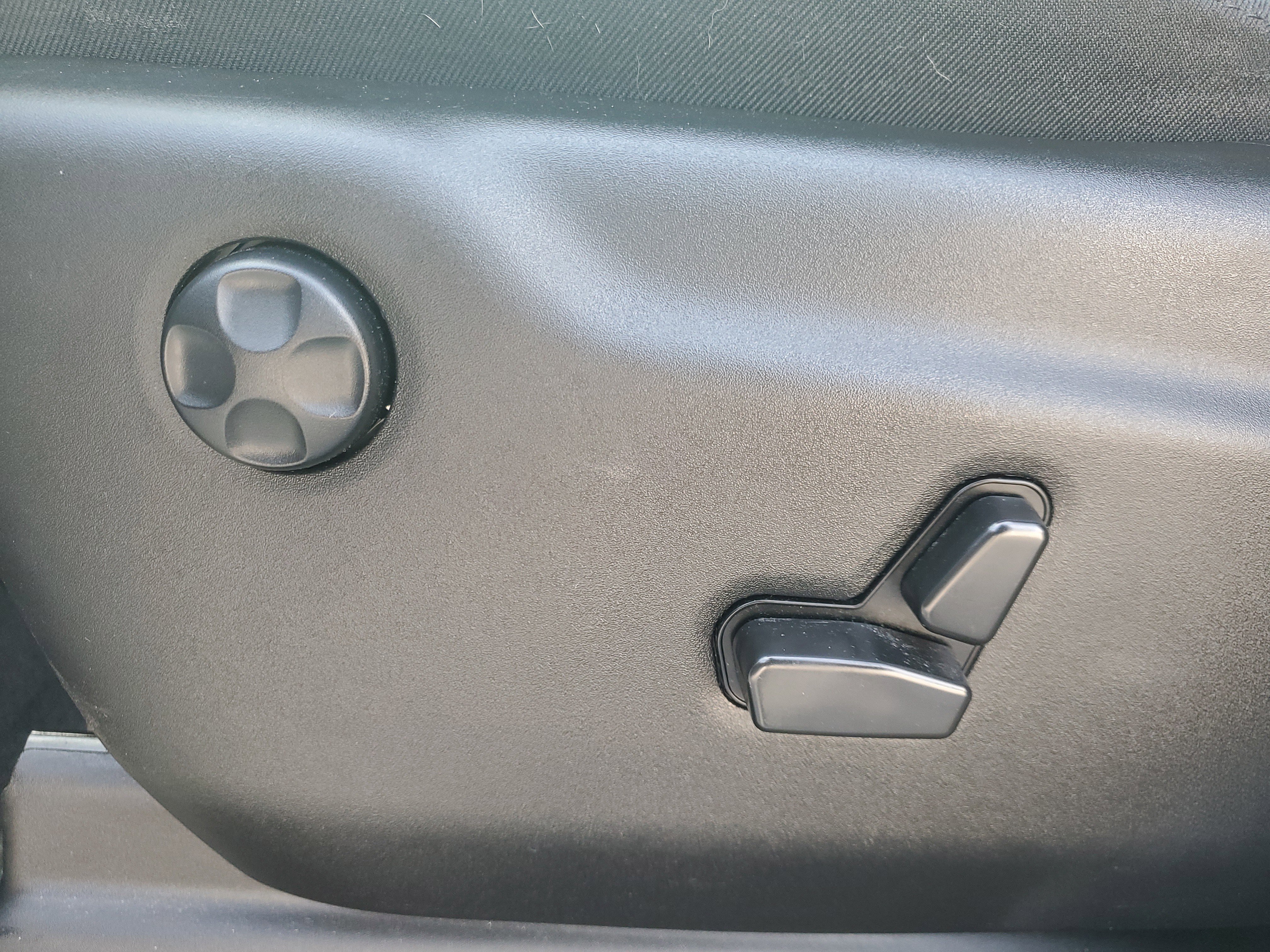 Used 2022 Jeep Grand Cherokee Laredo X image 14