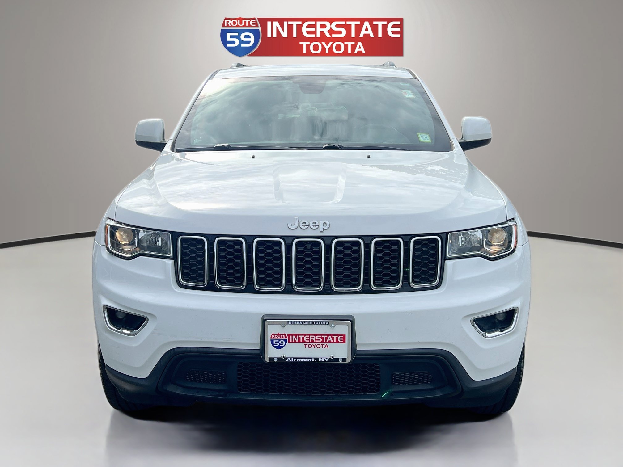 Used 2019 Jeep Grand Cherokee Laredo AWD/4WD image 2
