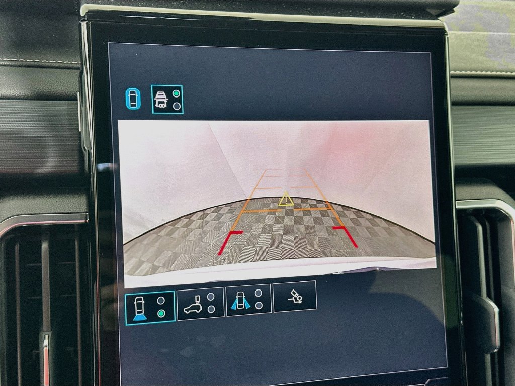 Used 2025 GMC Acadia Elevation FWD image 19