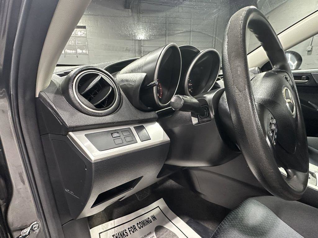 Used 2010 MAZDA MAZDA3 i Touring FWD image 13