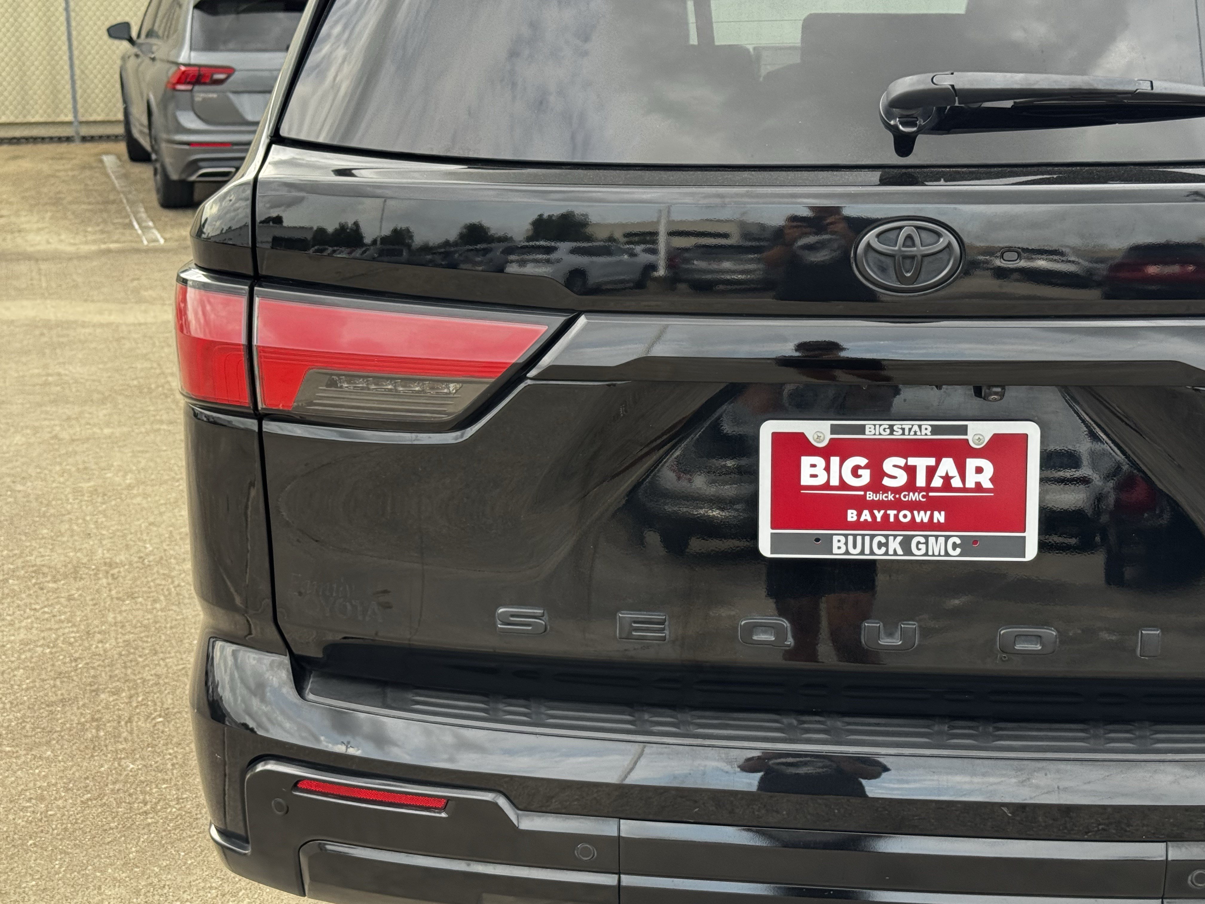 Used 2024 Toyota Sequoia Platinum AWD/4WD image 11