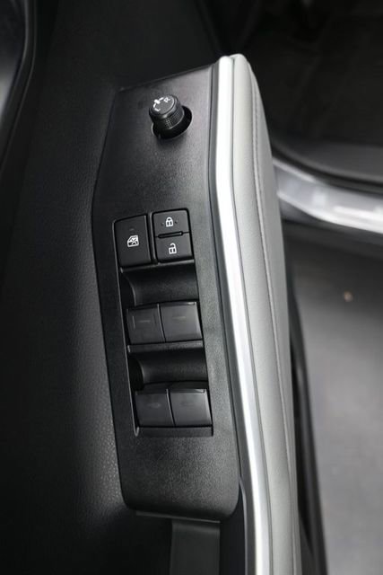 Used 2026 Toyota Highlander XLE image 10