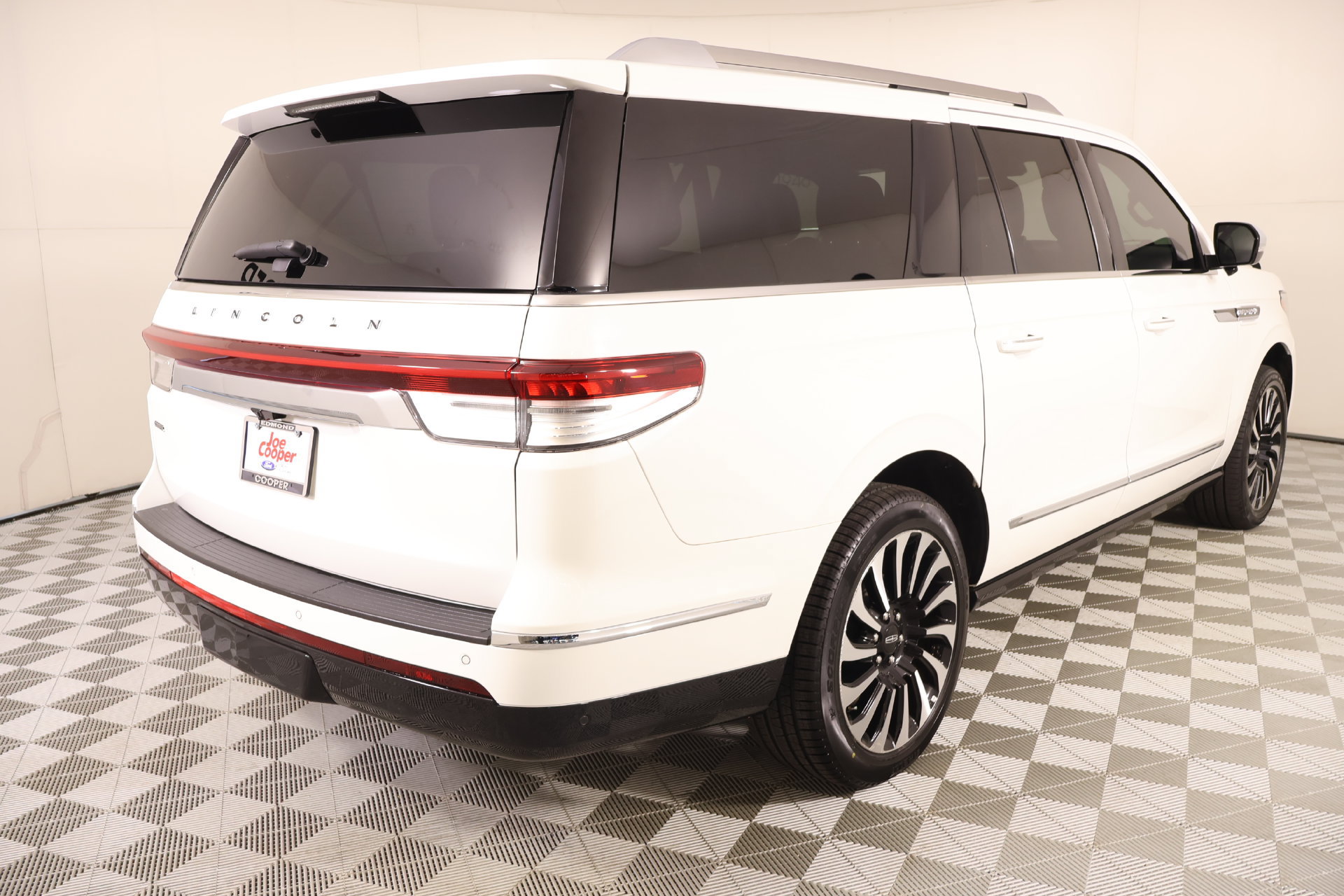 Used 2024 Lincoln Navigator L Black Label AWD/4WD image 23