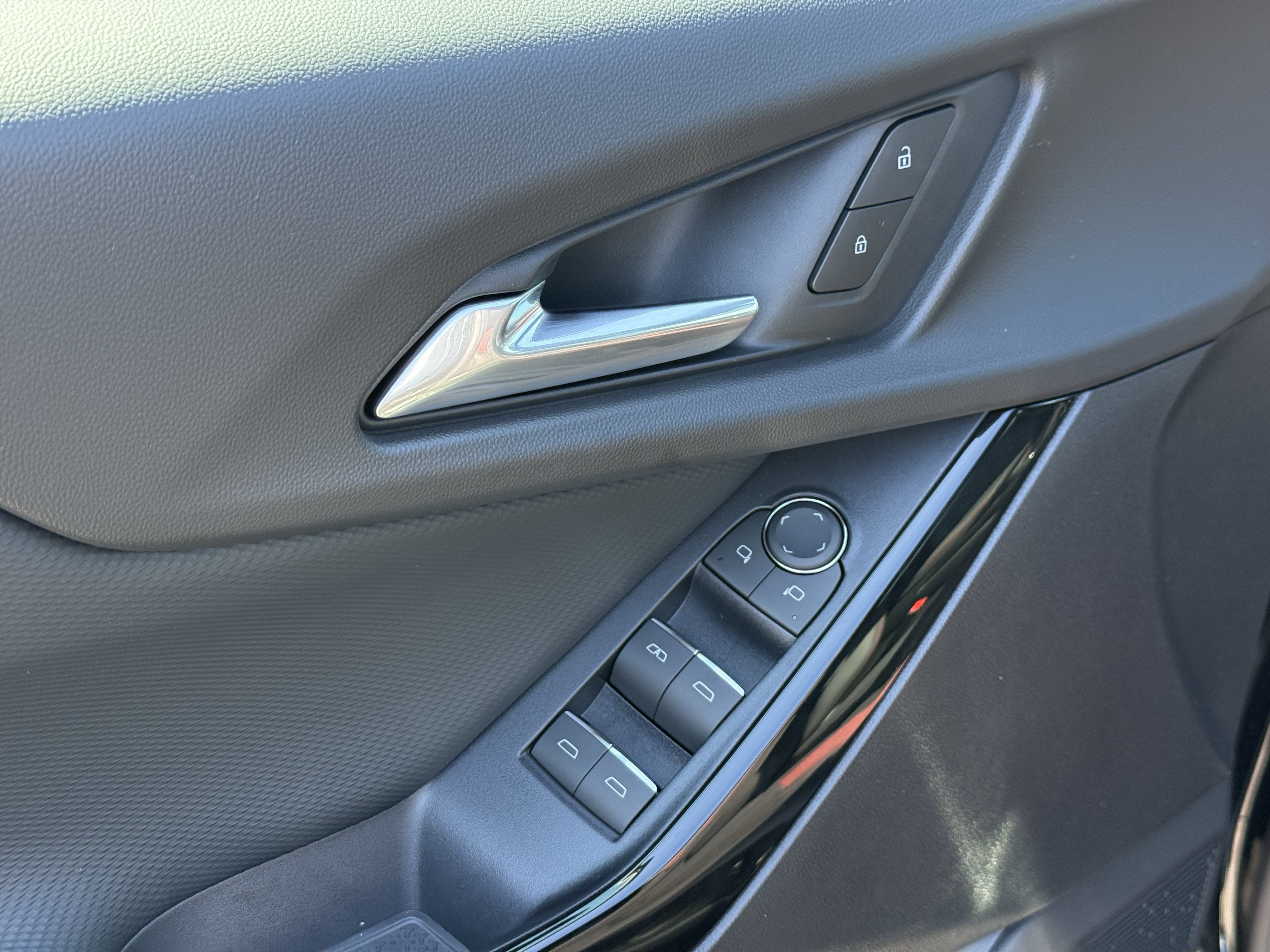 New 2027 Chevrolet Equinox RS w/ LPO, Floor Liner Package FWD image 15