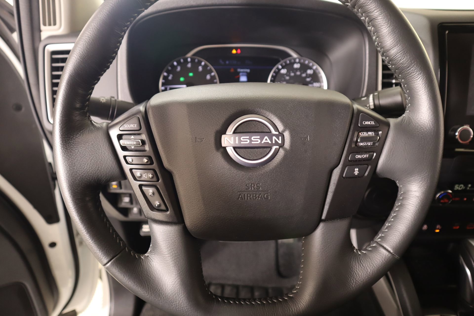 Used 2024 Nissan Frontier SV w/ SV Convenience Package image 3