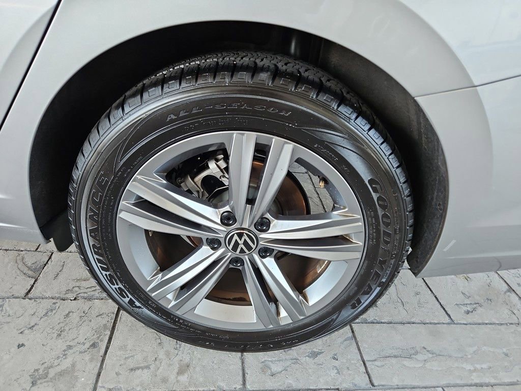 Used 2024 Volkswagen Jetta SE image 28