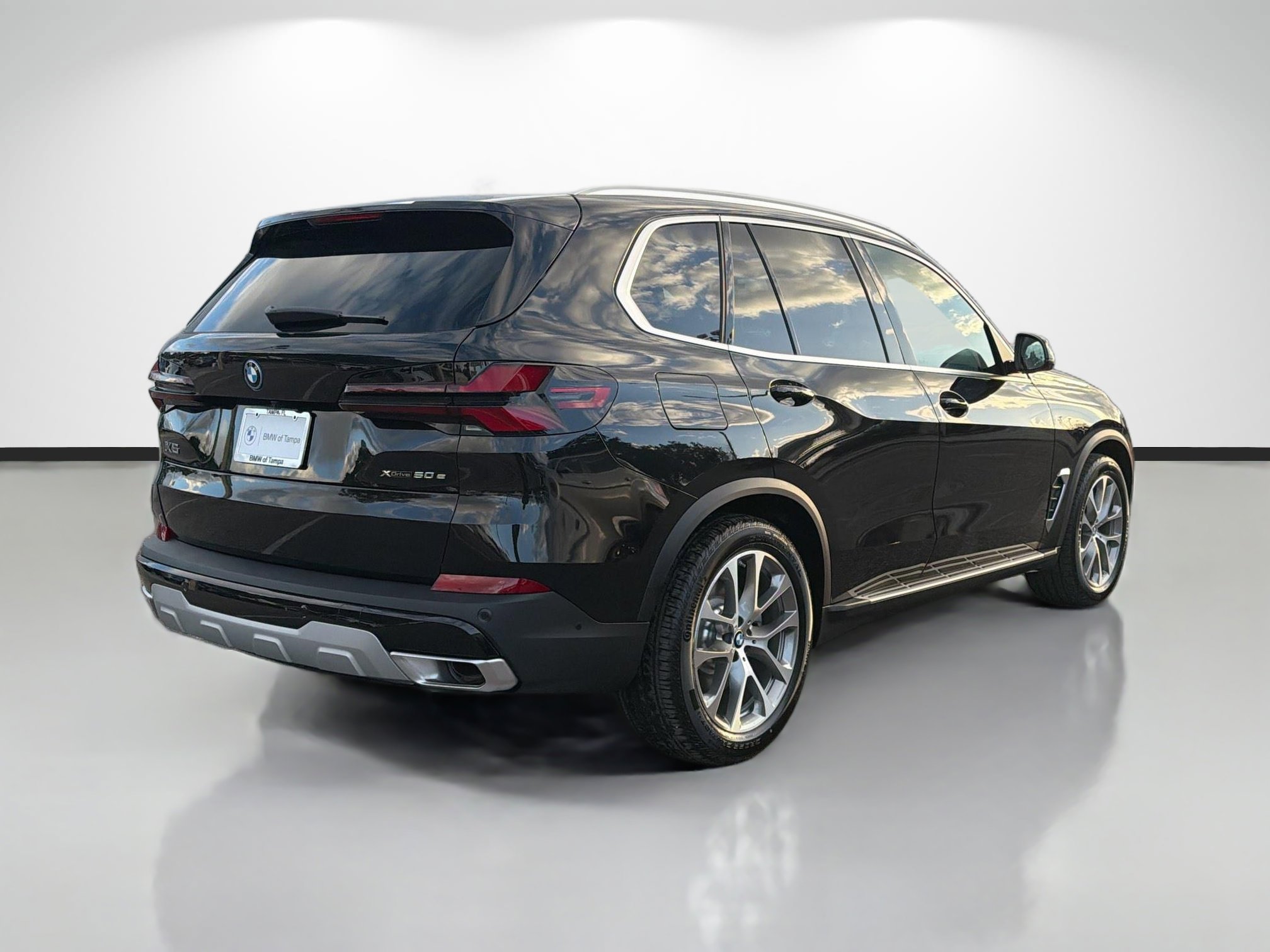 New 2026 BMW X5 xDrive50e w/ Executive Package image 3