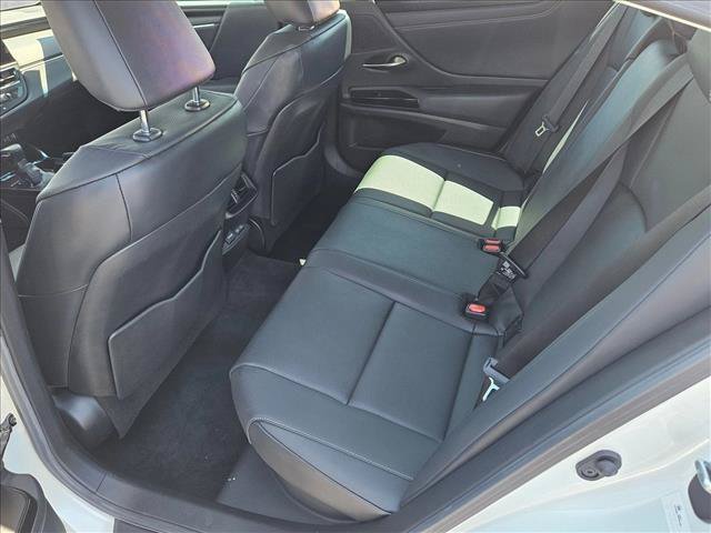 Used 2024 Lexus ES 300h w/ Premium Package FWD image 17