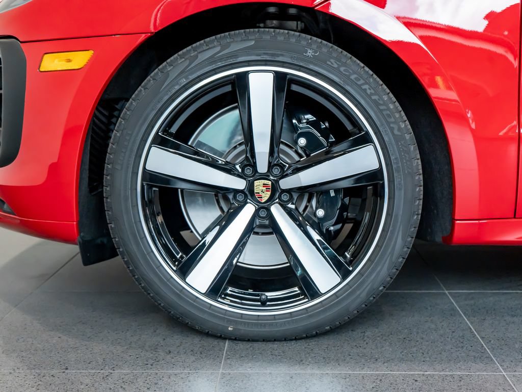 Certified 2025 Porsche Macan GTS AWD/4WD image 11