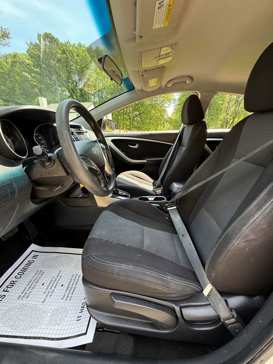 Used 2015 Hyundai Elantra GT FWD image 2