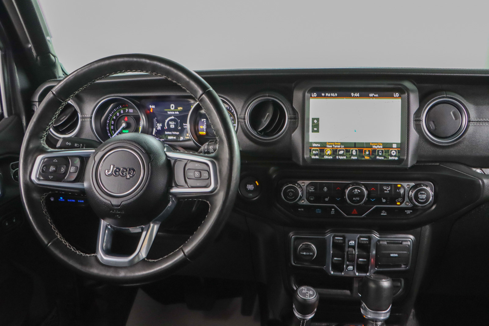 Used 2022 Jeep Wrangler Unlimited Sahara w/ Cold Weather Group image 19