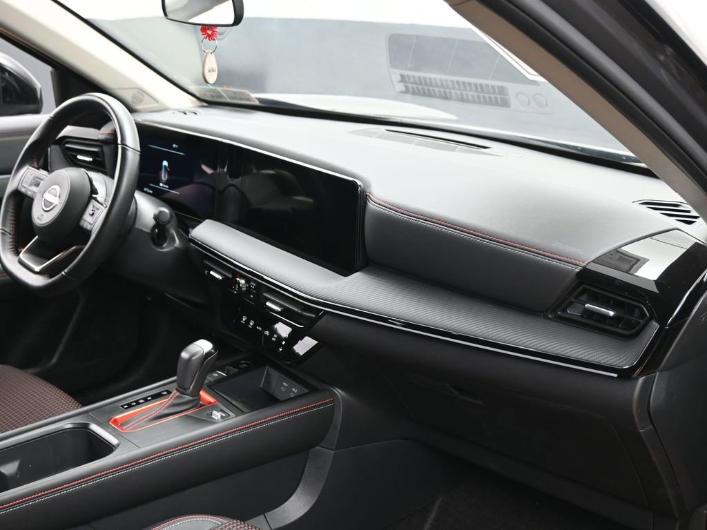 Used 2025 Nissan Kicks SR image 32