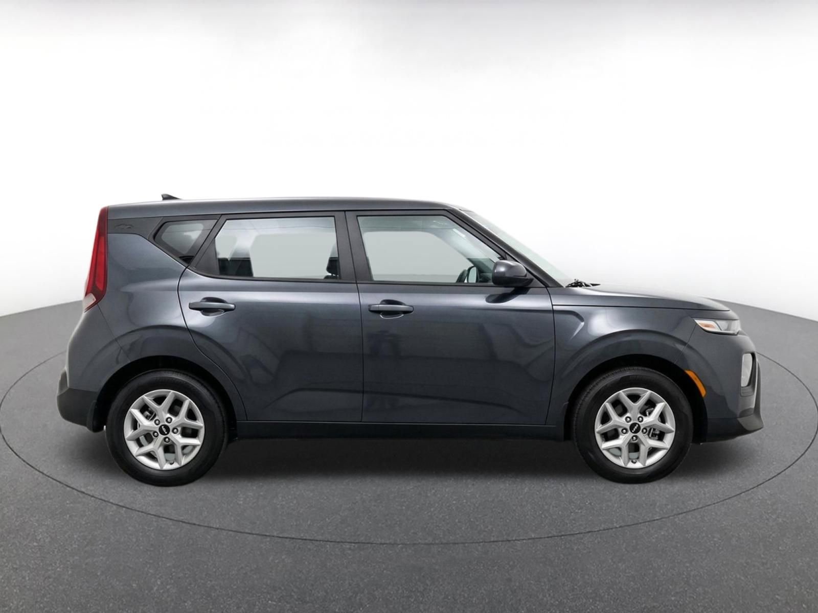 Used 2025 Kia Soul LX w/ LX Technology Package FWD image 10