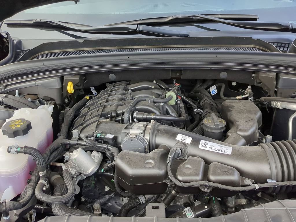 Used 2024 Jeep Grand Cherokee Laredo X image 10