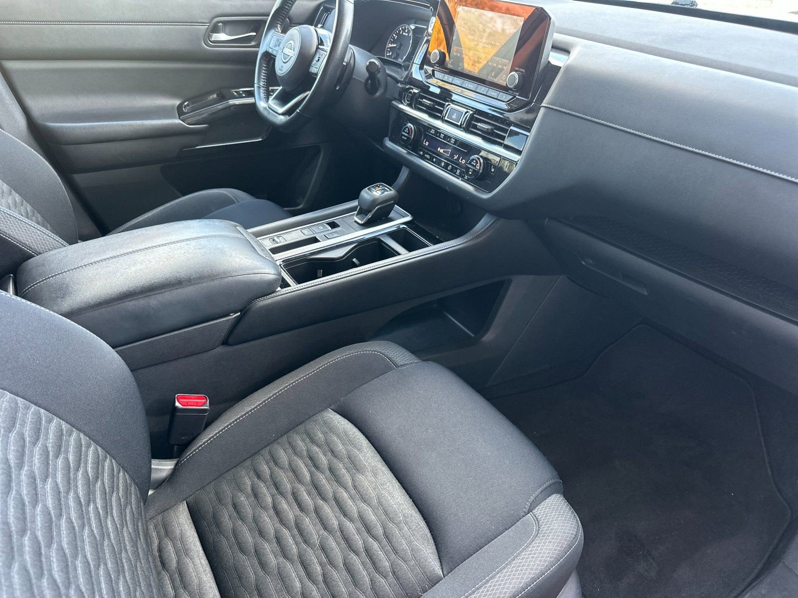 Used 2022 Nissan Pathfinder SV image 16