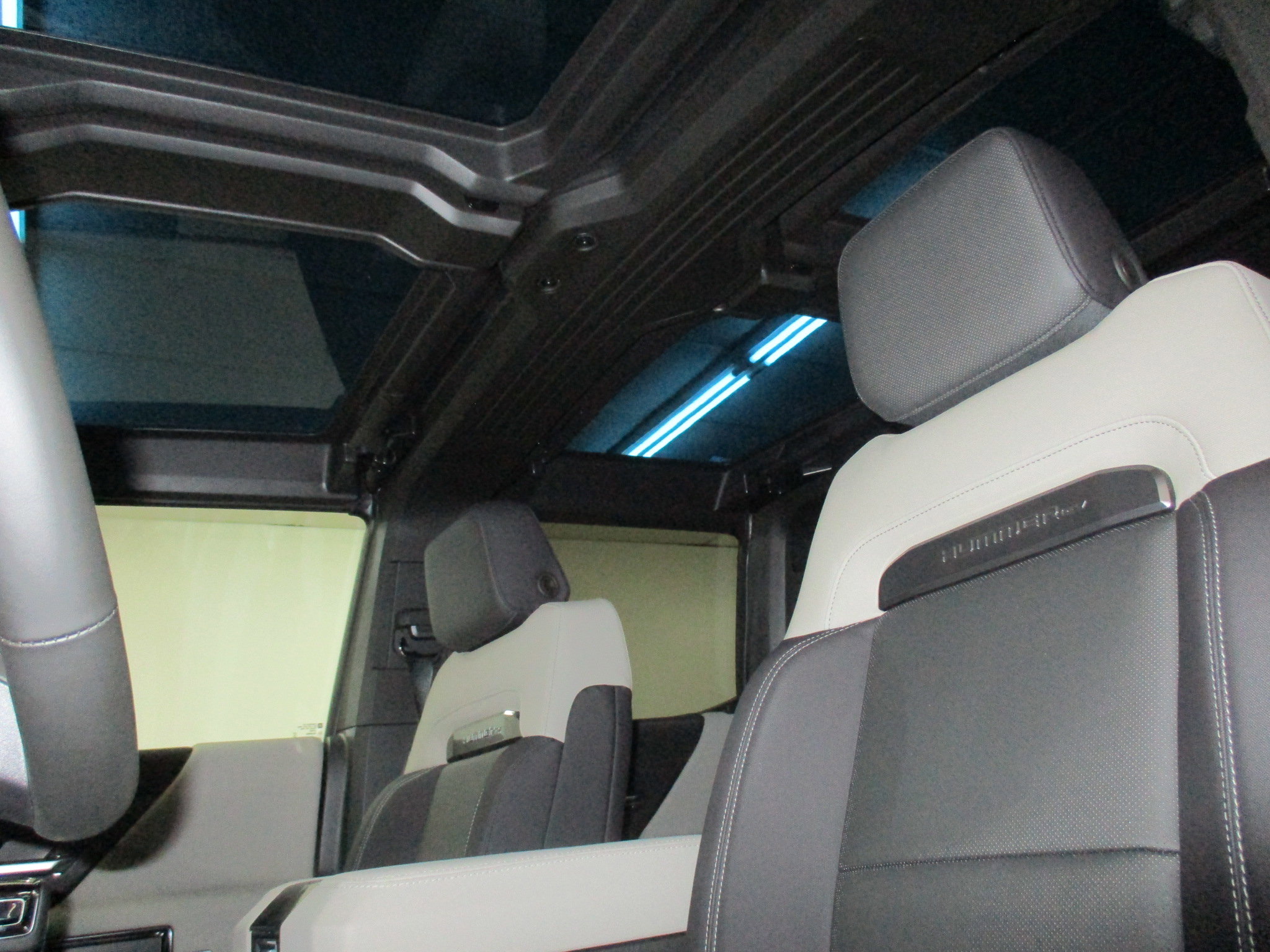 New 2026 GMC Hummer EV 4x4 Crew Cab w/ LPO, Dark Essentials Package image 18