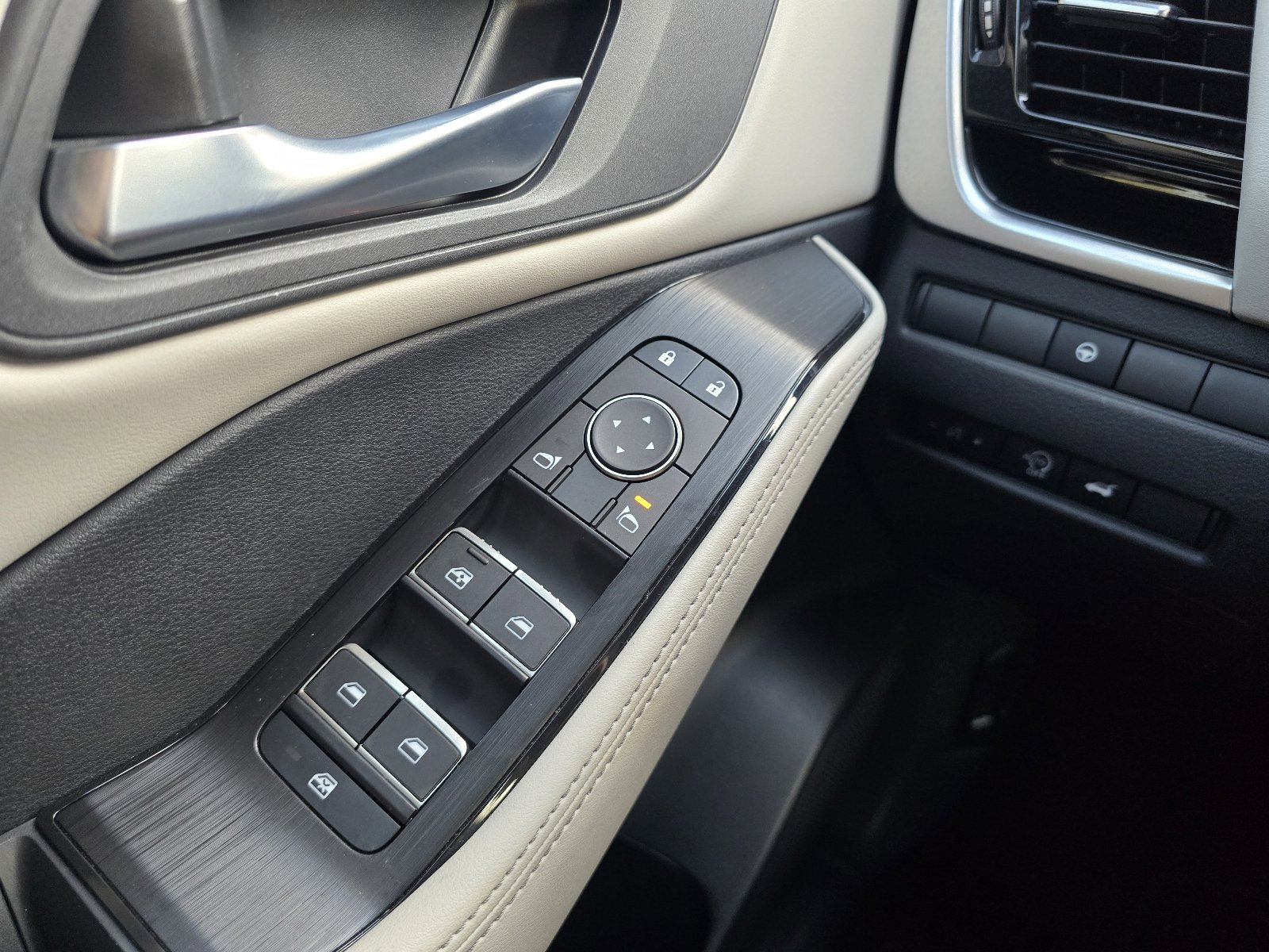 Used 2024 Nissan Rogue SL image 22