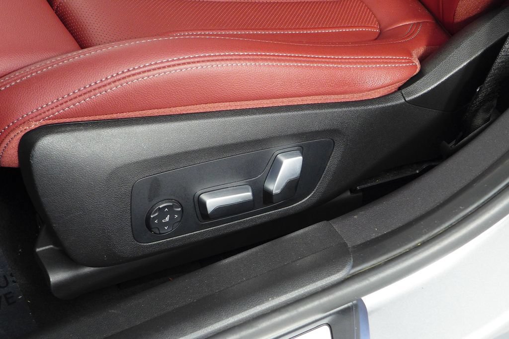 Certified 2024 BMW 330i Sedan w/ Convenience Package RWD image 23