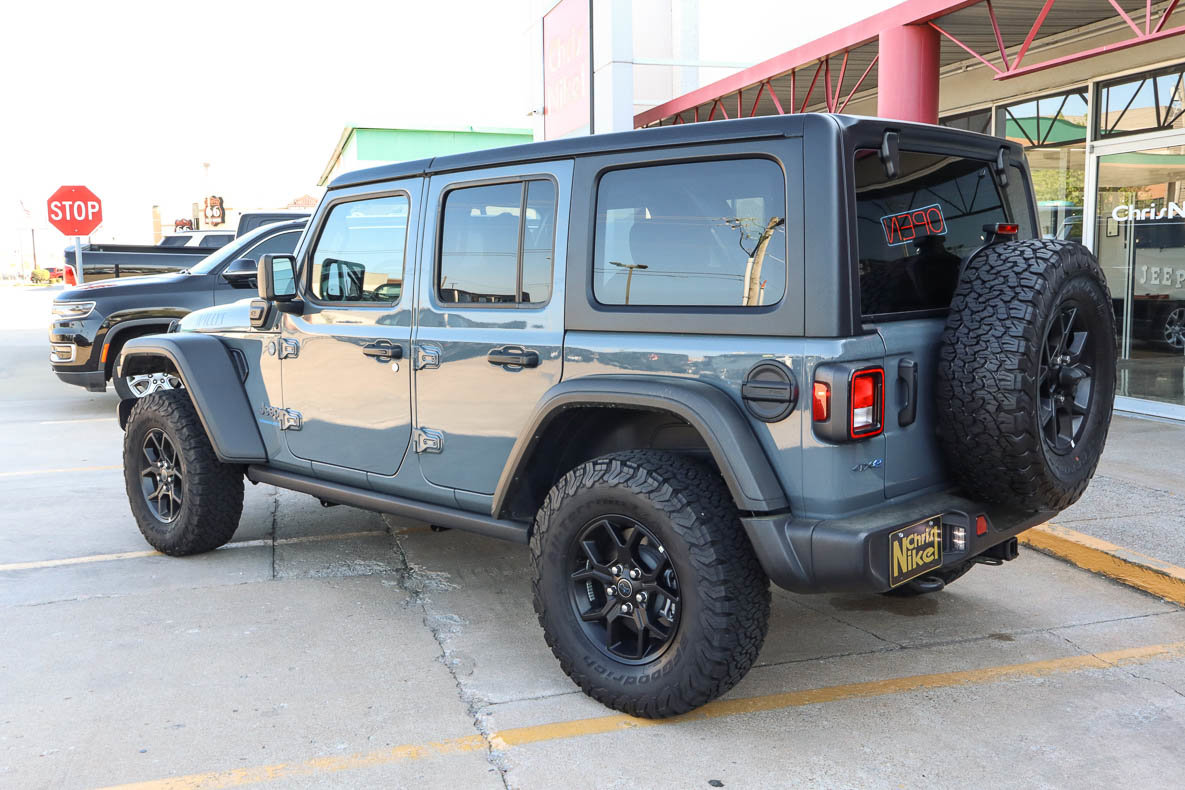Used 2025 Jeep Wrangler Willys AWD/4WD image 6
