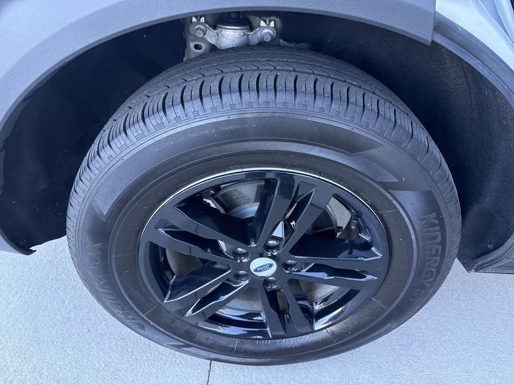 Used 2024 Ford Explorer XLT image 18