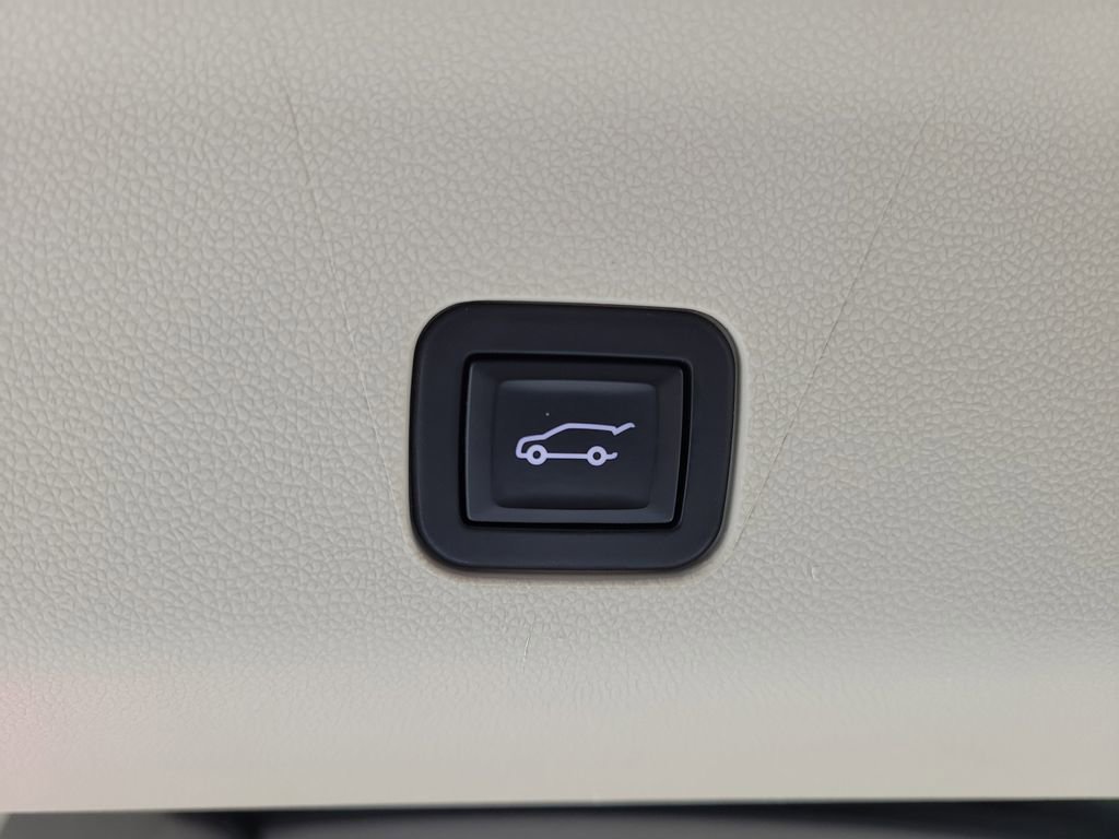 Certified 2022 Cadillac Escalade Premium Luxury Platinum image 9