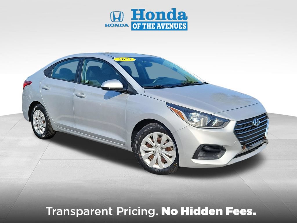 Used 2021 Hyundai Accent SE FWD image 1