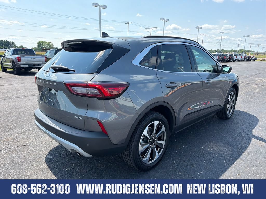 Used 2023 Ford Escape Platinum AWD/4WD image 5